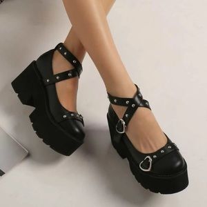 Criss cross heart and studded decore platform Mery Jane shoes